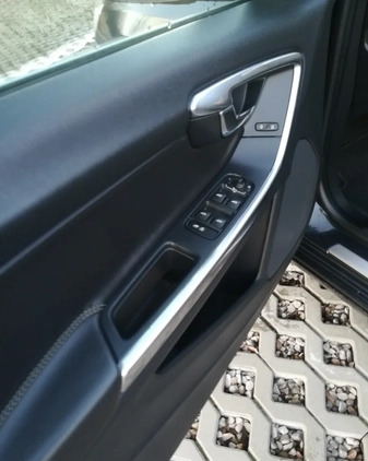Volvo V60 cena 78900 przebieg: 117300, rok produkcji 2015 z Warszawa małe 529
